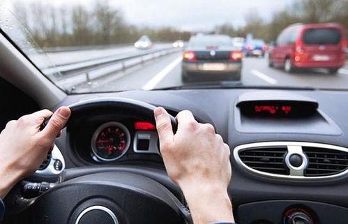 开着国产车走路视频真实,车辆化身“行走的风景”