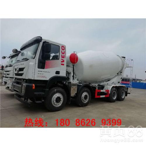 国产水泥搅拌车翻车了视频